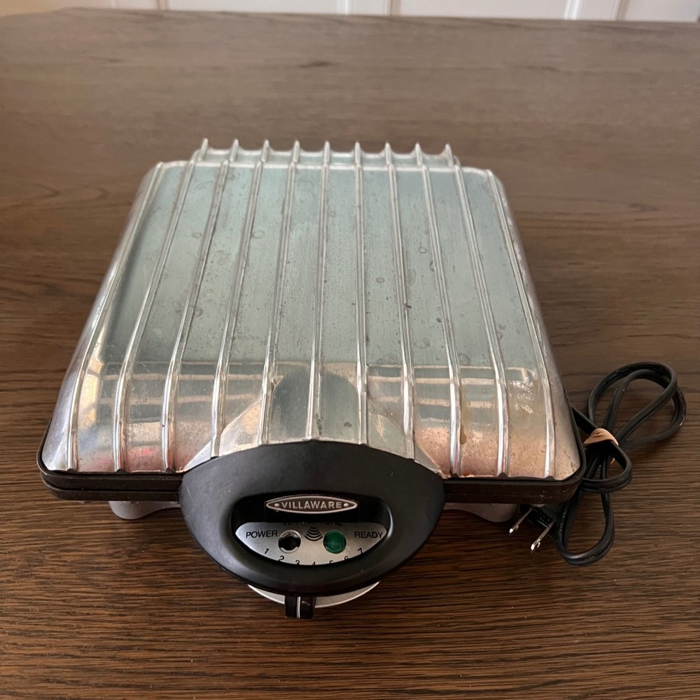 VillaWare Uno Farmyard Waffler 4 Farm Shapes Barn Cow Pig Chicken Model 2001F